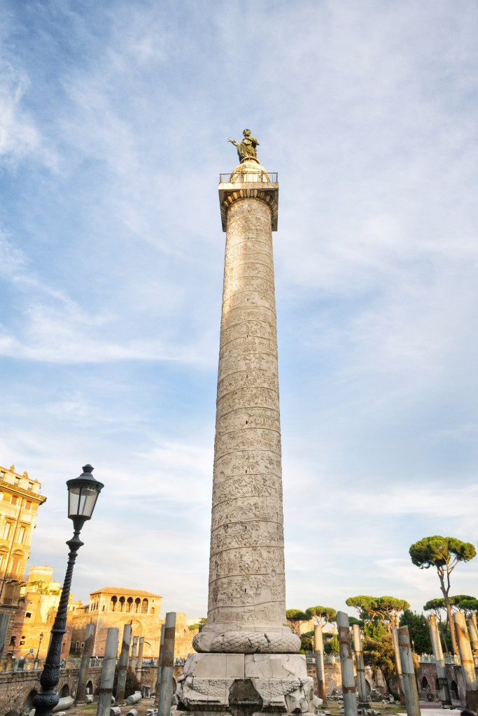 Cada um dos blocos da Coluna de Trajano pesam toneladas! (foto: powerofforever/iStock)