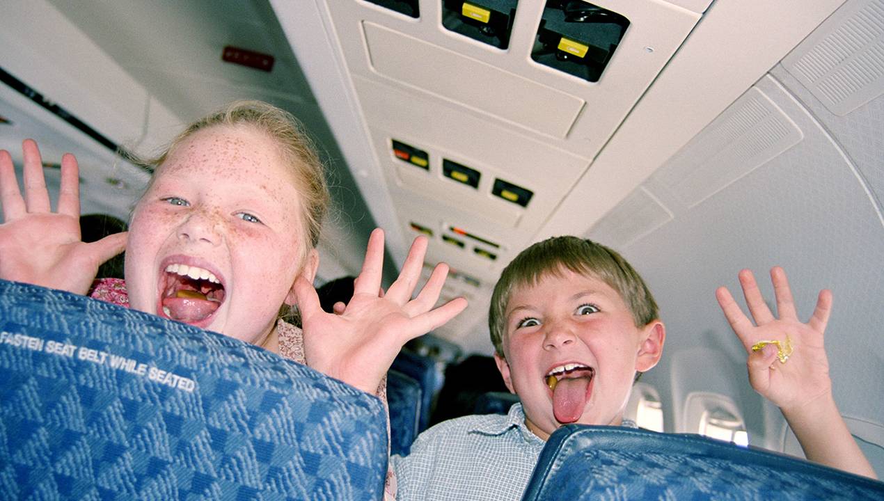 crianças loucas no avião