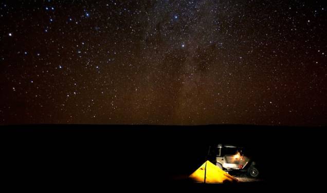 <strong>5. <a href="https://viajeaqui.abril.com.br/cidades/chile-san-pedro-de-atacama" rel="Deserto do Atacama" target="_blank">Deserto do Atacama</a>, <a href="https://viajeaqui.abril.com.br/paises/chile" rel="Chile" target="_blank">Chile</a> </strong>O Deserto do Atacama, no Chile, é um destaque no turismo astronômico graças a uma combinação de clima árido, alta altitude, baixa poluição e mínima cobertura de nuvens (justamente por causa do clima seco). A apenas 48 quilômetros a leste de <a href="https://viajeaqui.abril.com.br/cidades/chile-san-pedro-de-atacama" rel="San Pedro" target="_blank">San Pedro</a>, você pode visitar observatórios como o Llano de Chajnantor, lar do telescópio revolucionário ALMA. A tecnologia - que utiliza 66 antenas - é capaz de capturar estrelas a anos-luz de distância. Também é possível levar seu próprio telescópio e passar horas admirando as luas de Júpiter, os anéis de Saturno, a nebulosa Tarântula e o conjunto de galáxias Fornax, quase sempre detectáveis sem ampliação<a href="https://viajeaqui.abril.com.br/materias/passeios-deserto-do-atacama-no-chile" rel="+ As atrações do Deserto do Atacama" target="_blank">+ As atrações do Deserto do Atacama</a> <strong>5. <a href="https://viajeaqui.abril.com.br/cidades/chile-san-pedro-de-atacama" rel="Deserto do Atacama" target="_blank">Deserto do Atacama</a>, <a href="https://viajeaqui.abril.com.br/paises/chile" rel="Chile" target="_blank">Chile</a> </strong>O Deserto do Atacama, no Chile, é um destaque no turismo astronômico graças a uma combinação de clima árido, alta altitude, baixa poluição e mínima cobertura de nuvens (justamente por causa do clima seco). A apenas 48 quilômetros a leste de <a href="https://viajeaqui.abril.com.br/cidades/chile-san-pedro-de-atacama" rel="San Pedro" target="_blank">San Pedro</a>, você pode visitar observatórios como o Llano de Chajnantor, lar do telescópio revolucionário ALMA. A tecnologia - que utiliza 66 antenas - é capaz de capturar estrelas a anos-luz de distância. Também é possível levar seu próprio telescópio e passar horas admirando as luas de Júpiter, os anéis de Saturno, a nebulosa Tarântula e o conjunto de galáxias Fornax, quase sempre detectáveis sem ampliação<a href="https://viajeaqui.abril.com.br/materias/passeios-deserto-do-atacama-no-chile" rel="+ As atrações do Deserto do Atacama" target="_blank">+ As atrações do Deserto do Atacama</a>