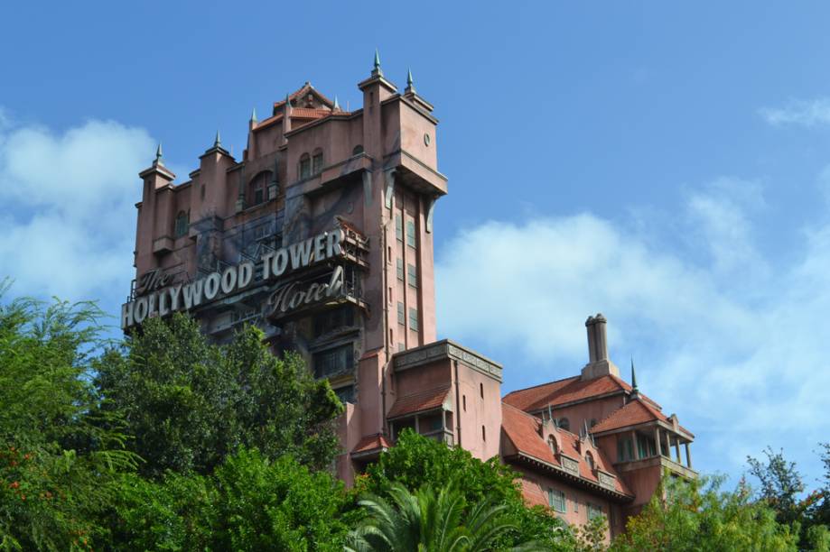 A grande atração desse hotel mal-assombrado, The Twilight Zone Tower of Terror, é o elevador que despenca de uma altura de 60 metros A grande atração desse hotel mal-assombrado, The Twilight Zone Tower of Terror, é o elevador que despenca de uma altura de 60 metros