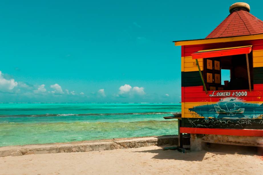 O aquário de San Andrés tem vista para essa praia