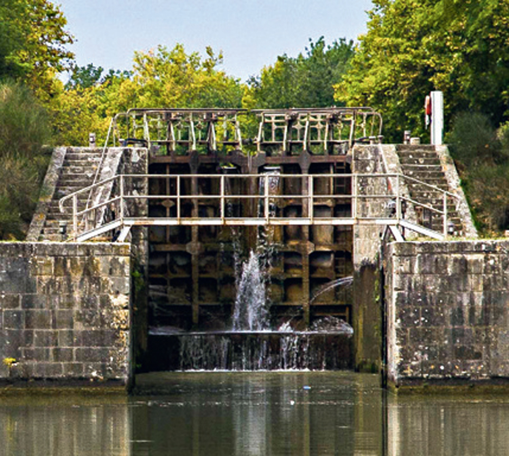 Eclusa no Canal du Midi, no Sul da França Eclusa no Canal du Midi, no Sul da França
