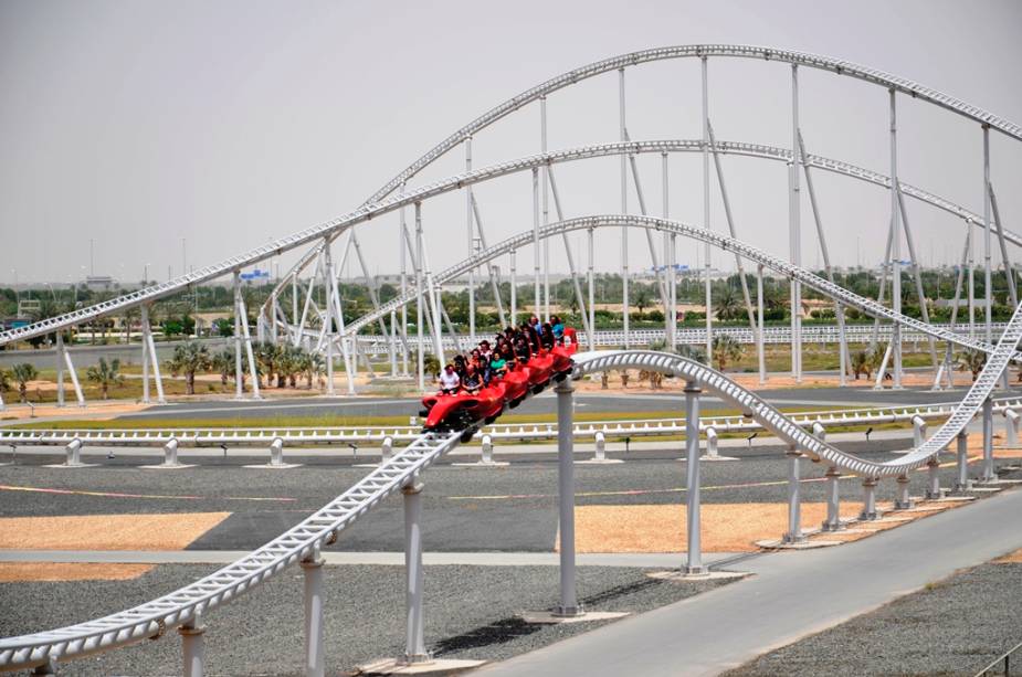 Formula Rossa, a montanha-russa mais rápida do mundo: os carrinhos chegam a atingir 240 km/h em menos de cinco minutos