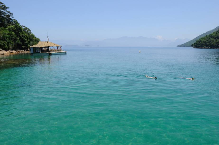 As águas da Lagoa Azul são bem claras e tranquilas, o que faz com que ela seja um ótimo ponto de mergulho