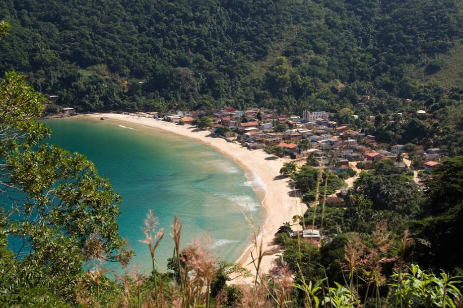 Segundo vilarejo mais populoso da ilha, perde apenas para a Vila do Abraão, a Praia Provetá reúne uma comunidade evangélica. Os 500 metros de areia amarelada e mar calmo não costumam receber turistas