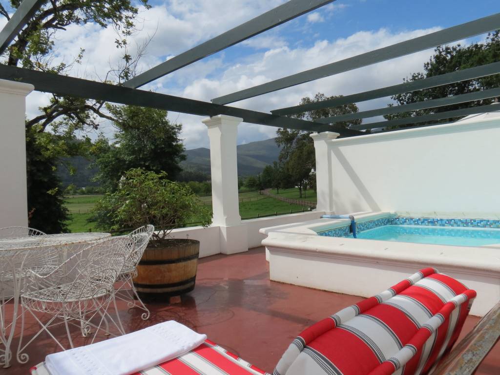 Terracinho com piscina nas suítes
