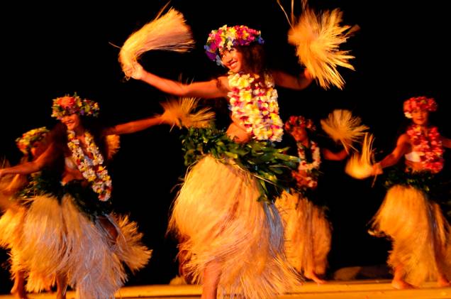 Danças típicas polinésias fazem parte da programação noturna de muitos resorts e hotéis tahitianos Danças típicas polinésias fazem parte da programação noturna de muitos resorts e hotéis tahitianos