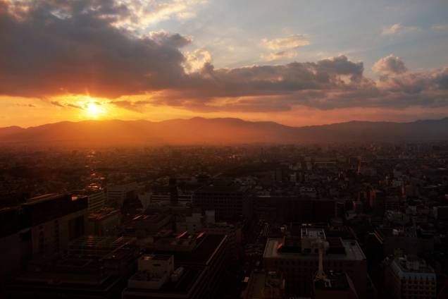 Kyoto com certeza não é a mais bela cidade do Japão, mas seus hotéis, restaurantes, templos, santuários e palácios a tornam um destino obrigatório Kyoto com certeza não é a mais bela cidade do Japão, mas seus hotéis, restaurantes, templos, santuários e palácios a tornam um destino obrigatório