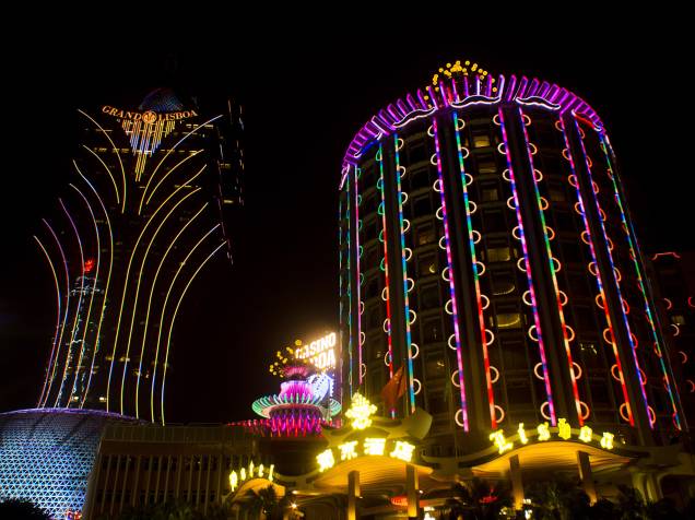 A cidade é hoje um dos maiores mercados globais dos jogos de azar. Suas dezenas de cassinos faturam tanto quanto seus equivalentes de Las Vegas, com a vantagem de possuir uma lucratividade muito maior A cidade é hoje um dos maiores mercados globais dos jogos de azar. Suas dezenas de cassinos faturam tanto quanto seus equivalentes de Las Vegas, com a vantagem de possuir uma lucratividade muito maior