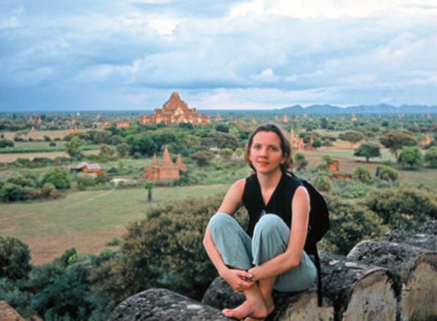 Gabriela Aguerre&nbsp;no mar de templos do come&ccedil;o desta mat&eacute;ria