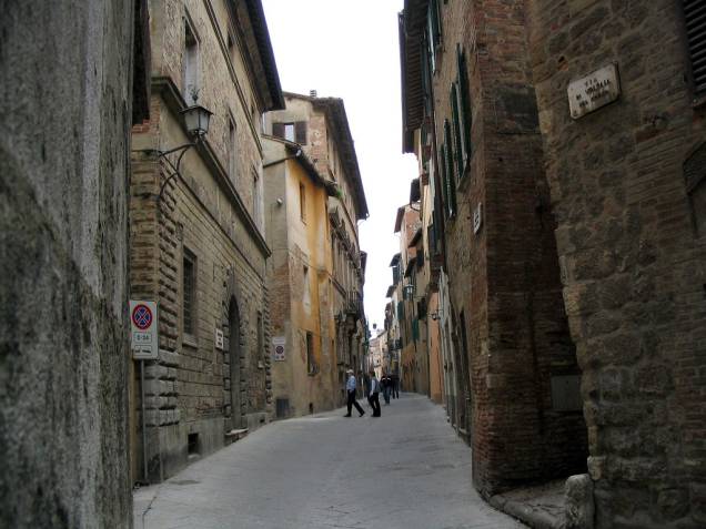 Montepulciano ainda mantém suas estreitas ruas medievais Montepulciano ainda mantém suas estreitas ruas medievais