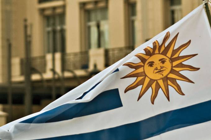 A bandeira uruguaia do sol sorridente