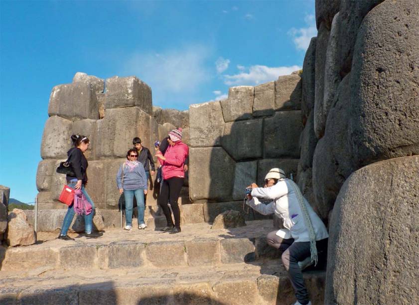 Encaixes perfeitos nos muros de Sacsayhuamán, em Cusco