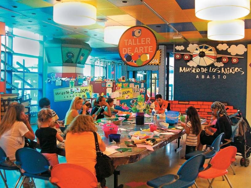 Crianças na oficina de arte no Museo de los Niños; <a href="https://viajeaqui.abril.com.br/materias/buenos-aires-para-criancas" rel="veja mais dicas de atrações para crianças em Buenos Aires">veja mais dicas de atrações para crianças em Buenos Aires</a> Crianças na oficina de arte no Museo de los Niños; <a href="https://viajeaqui.abril.com.br/materias/buenos-aires-para-criancas" rel="veja mais dicas de atrações para crianças em Buenos Aires">veja mais dicas de atrações para crianças em Buenos Aires</a>