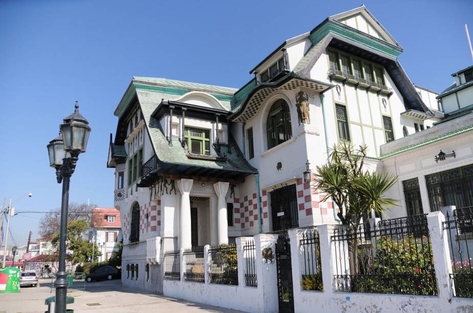 O Palácio Baburizza está fechado por tempo indeterminado desde 1997 - a casa está muito deteriorada. Entretanto, ainda é possível se encantar com os detalhes da fachada que fica no Paseo Yugoslavo, no Cerro Alegre
