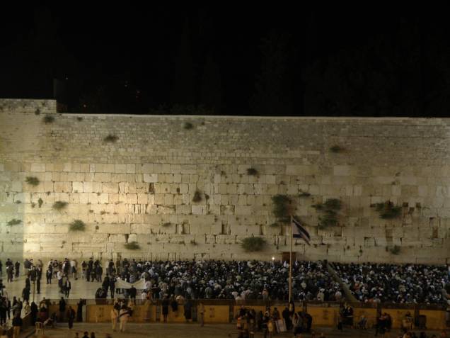 O Muro das Lamentações, também conhecido como Muro Ocidental, é o único resquício do Segundo Templo e lugar mais sagrado para os judeus O Muro das Lamentações, também conhecido como Muro Ocidental, é o único resquício do Segundo Templo e lugar mais sagrado para os judeus