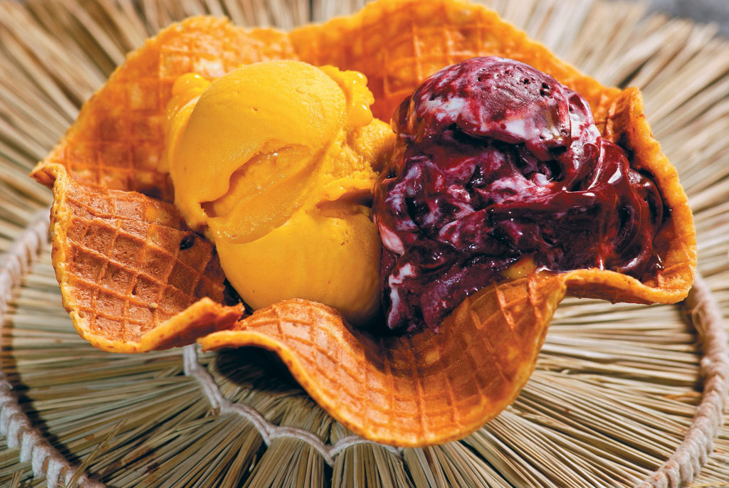 Sorvete de Mestiço feito com açaí, tapioca e taperebá, da sorvetria Cairu em Belém (PA) Sorvete de Mestiço feito com açaí, tapioca e taperebá, da sorvetria Cairu em Belém (PA)