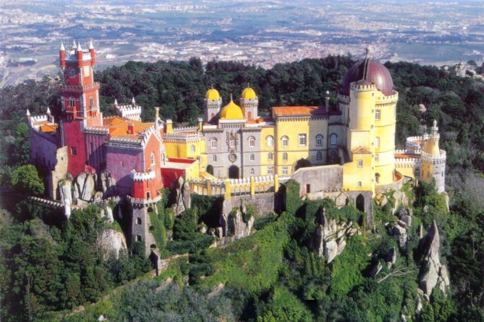 Em Sintra, o Palácio da Pena é digno de lendas de fadas e duendes / Divulgação