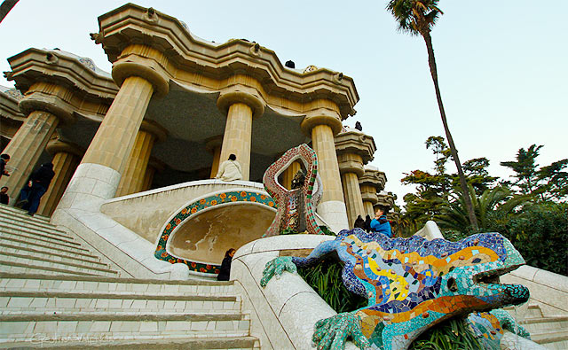Um dragão guarda a entrada do parque (foto: creative commons/Cristina Valencia/Flickr)