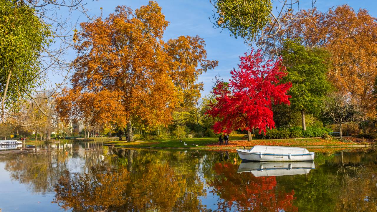 Minimes lake Vincennes forest Paris France