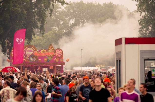 O Parkpop Festival é um evento musical que ocorre anualmente em Haia, na Holanda, no último domingo de junho. Cerca de 350 mil pessoas são atraídas para a cidade na época do evento O Parkpop Festival é um evento musical que ocorre anualmente em Haia, na Holanda, no último domingo de junho. Cerca de 350 mil pessoas são atraídas para a cidade na época do evento