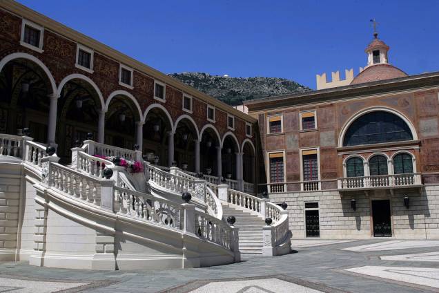 Pátio de Honra do Palácio do Principado de Mônaco Pátio de Honra do Palácio do Principado de Mônaco