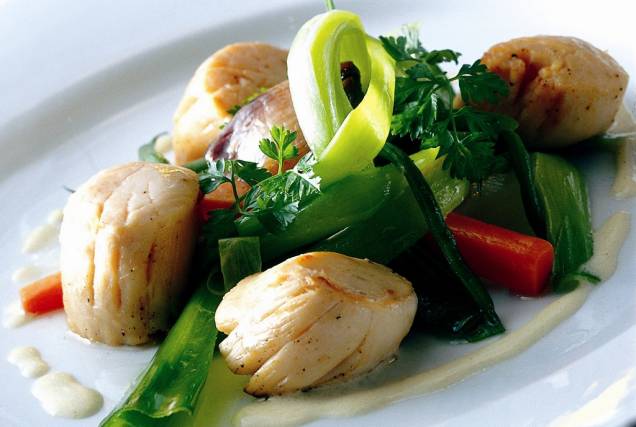 A gastronomia monegasca é basicamente uma mescla de tudo o que há entre os litorais da Ligúria, Itália, e Côte-dAzur, na França A gastronomia monegasca é basicamente uma mescla de tudo o que há entre os litorais da Ligúria, Itália, e Côte-dAzur, na França