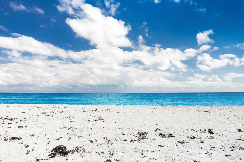 playa-delfines-cancun-mexico.jpeg