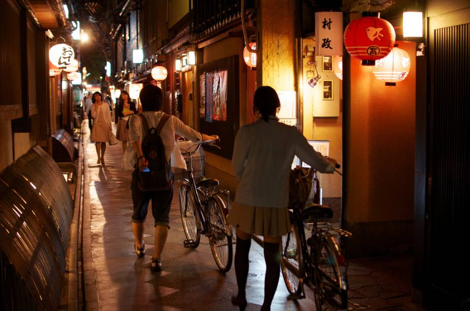 Pontocho também é conhecida por suas casas de chá, onde os clientes são entretidos por gueixas