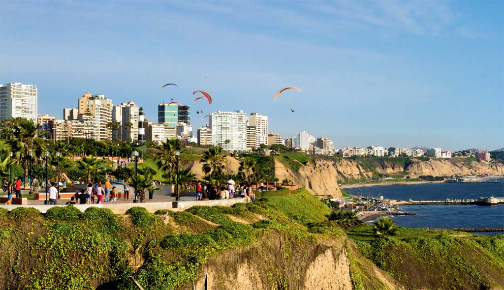 praca-miraflores.jpeg Praça de Miraflores, à beira do Pacífico
