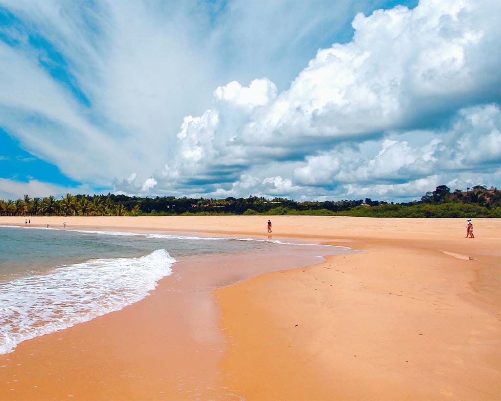 Fundo quase infinito em trecho da Praia dos Nativos, em Trancoso