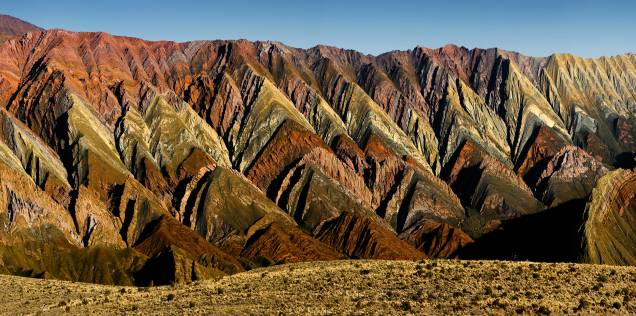 Ao norte de Salta, na cidadezinha de Jujuy, está a Quebrada de Humahuaca - um vale cercado por montanhas ultracoloridas que já fez parte do cenário de trilhas incas há milhares de anos, e que hoje está na lista de Patrimônios Naturais da Unesco Ao norte de Salta, na cidadezinha de Jujuy, está a Quebrada de Humahuaca - um vale cercado por montanhas ultracoloridas que já fez parte do cenário de trilhas incas há milhares de anos, e que hoje está na lista de Patrimônios Naturais da Unesco