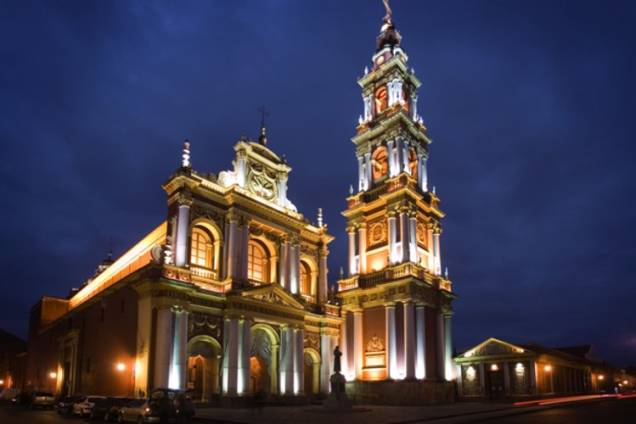 Fachada e campanário da igreja de São Francisco, em Salta Fachada e campanário da igreja de São Francisco, em Salta