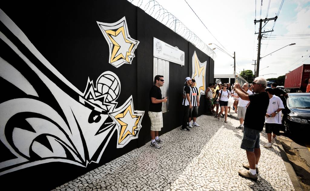 Torcedores no CT Rei Pelé Torcedores no CT Rei Pelé