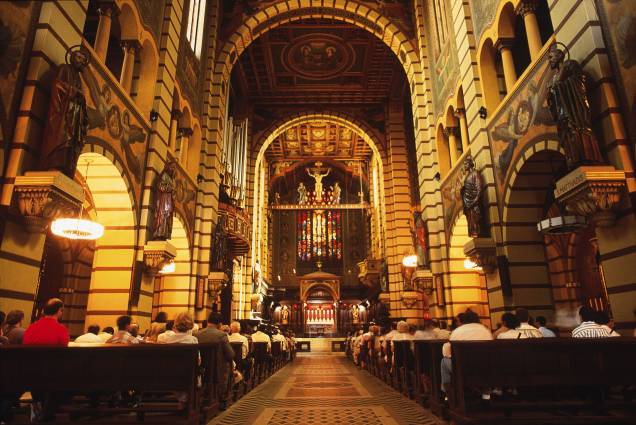 Na Basílica de São Bento é possível acompanhar missas com belas apresentações de canto gregoriano, entre imagens cristãs e pinturas da arte beuronense, que valoriza a cultura pagã. Após a missa vale a pena visitar a padaria do mosteiro, onde são vendidos os apetitosos pães, doces e bolos preparados pelos monges. Na Basílica de São Bento é possível acompanhar missas com belas apresentações de canto gregoriano, entre imagens cristãs e pinturas da arte beuronense, que valoriza a cultura pagã. Após a missa vale a pena visitar a padaria do mosteiro, onde são vendidos os apetitosos pães, doces e bolos preparados pelos monges.
