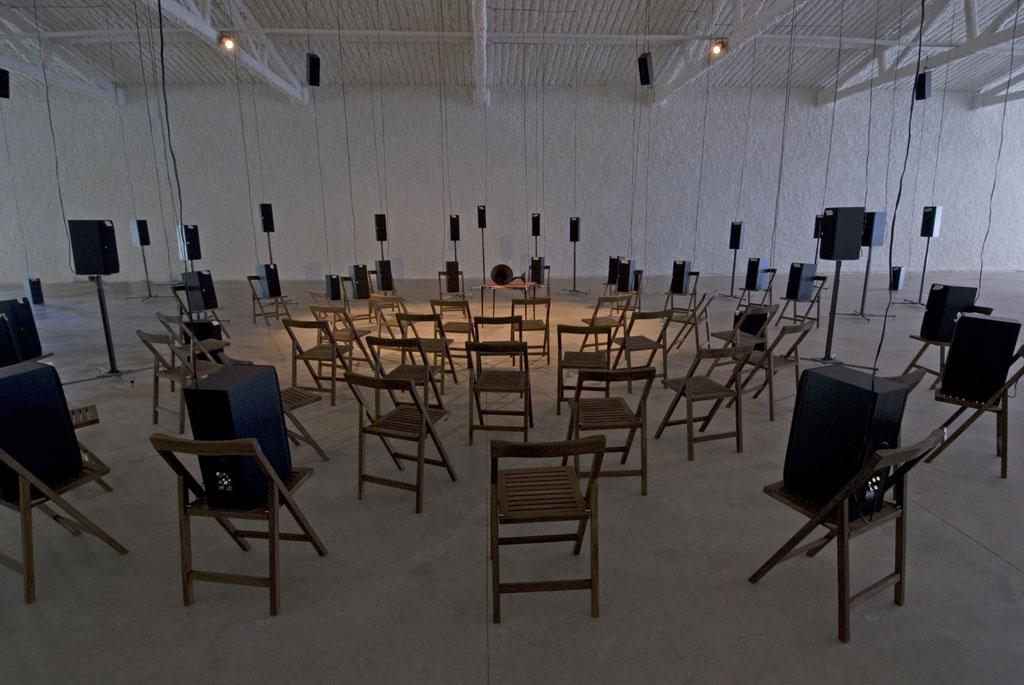 Obra O assassinato dos corvos, de Janet Cardiff e George Bures Miller, em Inhotim, Brumadinho (MG) Obra O assassinato dos corvos, de Janet Cardiff e George Bures Miller, em Inhotim, Brumadinho (MG)