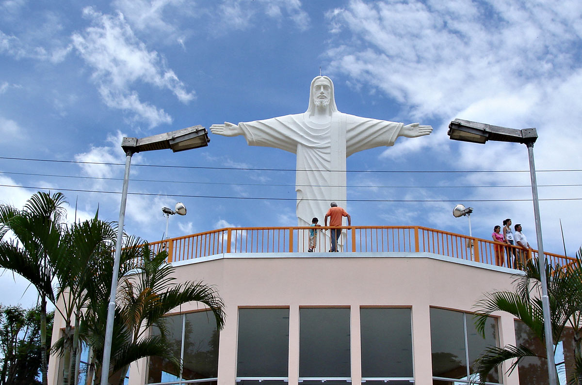 Taubaté (SP) - estátua do cristo redentor