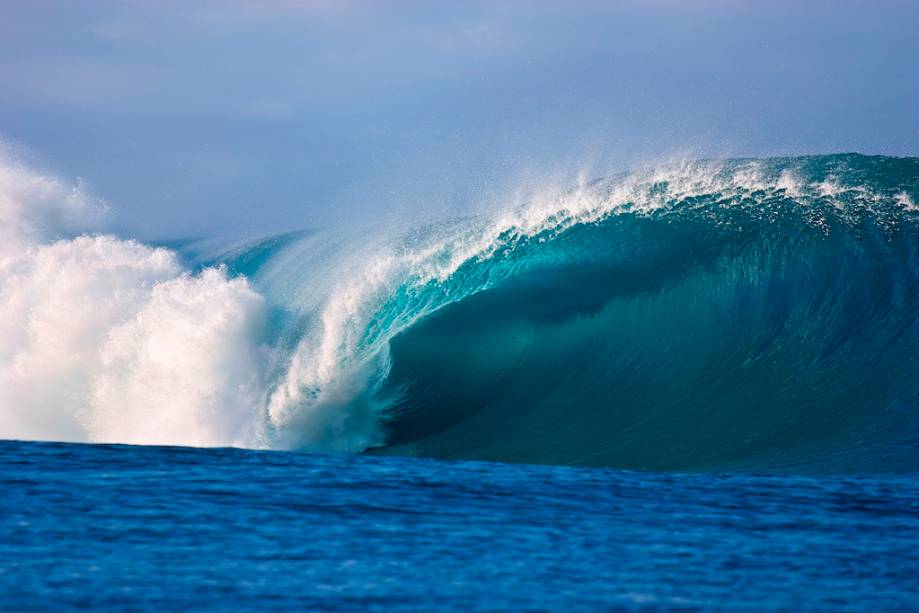 Uma das ondas mais temidas por surfistas de todo o mundo: Teahupoo, no Tahiti Uma das ondas mais temidas por surfistas de todo o mundo: Teahupoo, no Tahiti