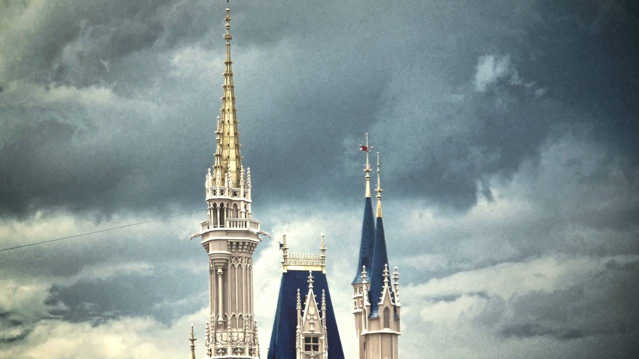 Tempestade sobre o castelo da Cinderela no Magic Kingdom, na Disney de Orlando (foto: praline3001/Flickr/creative commons)