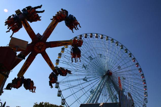 A roda-gigante Texas Star, com 64,6 metros de altura, não funciona o ano inteiro: é montada para a feira anual do estado e desmontada três semanas depois. Considerada a maior roda-gigante da América do Norte, ela carrega até 264 passageiros em suas 45 gôndolas A roda-gigante Texas Star, com 64,6 metros de altura, não funciona o ano inteiro: é montada para a feira anual do estado e desmontada três semanas depois. Considerada a maior roda-gigante da América do Norte, ela carrega até 264 passageiros em suas 45 gôndolas
