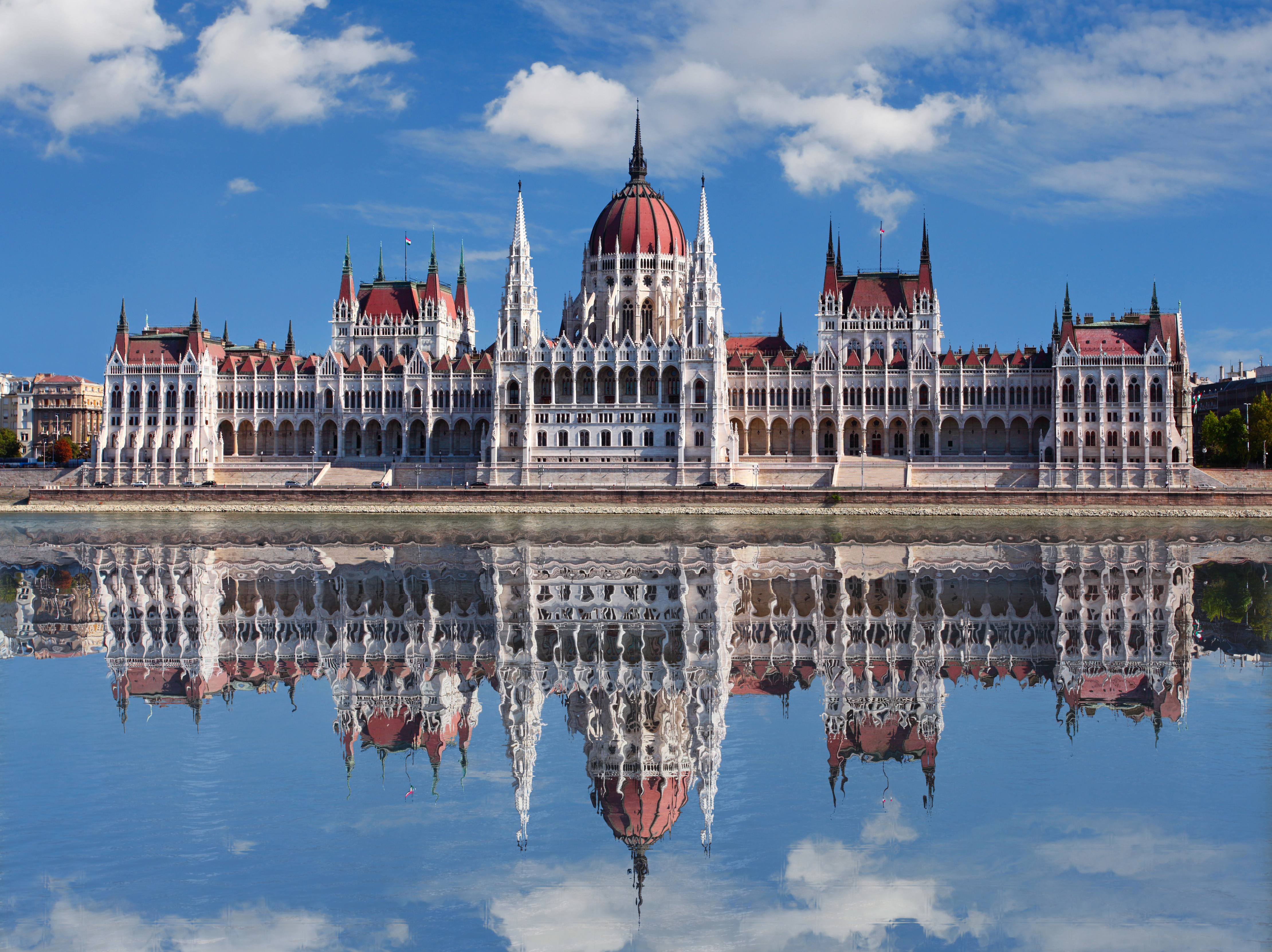 thinkstockphotos-178358873-parlamento-hungaro-de-budapeste.jpeg