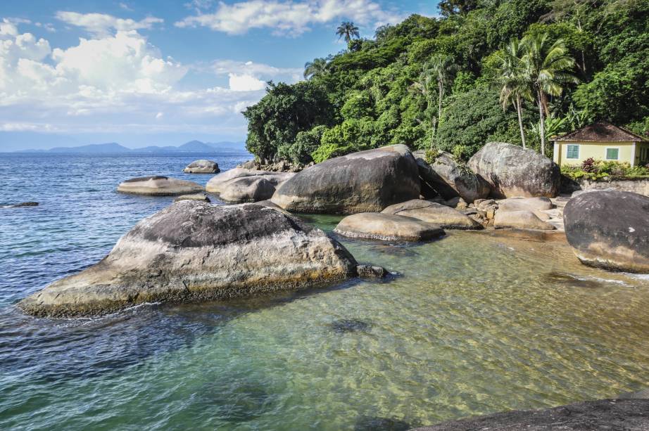 As águas claras são componente importante no cenário da ilha