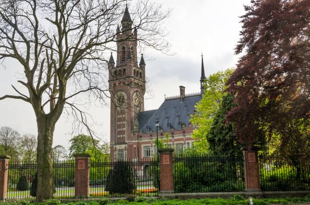 Conhecido como Sede do Direito Internacional, o Palácio da Paz é considerado uma das construções mais importantes de Haia e de toda a Holanda, visto que é aqui a sede do Tribunal Internacional de Justiça Conhecido como Sede do Direito Internacional, o Palácio da Paz é considerado uma das construções mais importantes de Haia e de toda a Holanda, visto que é aqui a sede do Tribunal Internacional de Justiça