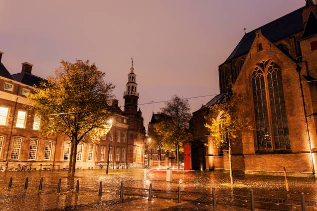 A Old City Hall em Haia, na Holanda, é uma construção renascentista que já abrigou diversos eventos importantes da elite holandesa e da Família Real. Seu interior é composto por uma decoração clássica, repleta de belas pinturas A Old City Hall em Haia, na Holanda, é uma construção renascentista que já abrigou diversos eventos importantes da elite holandesa e da Família Real. Seu interior é composto por uma decoração clássica, repleta de belas pinturas
