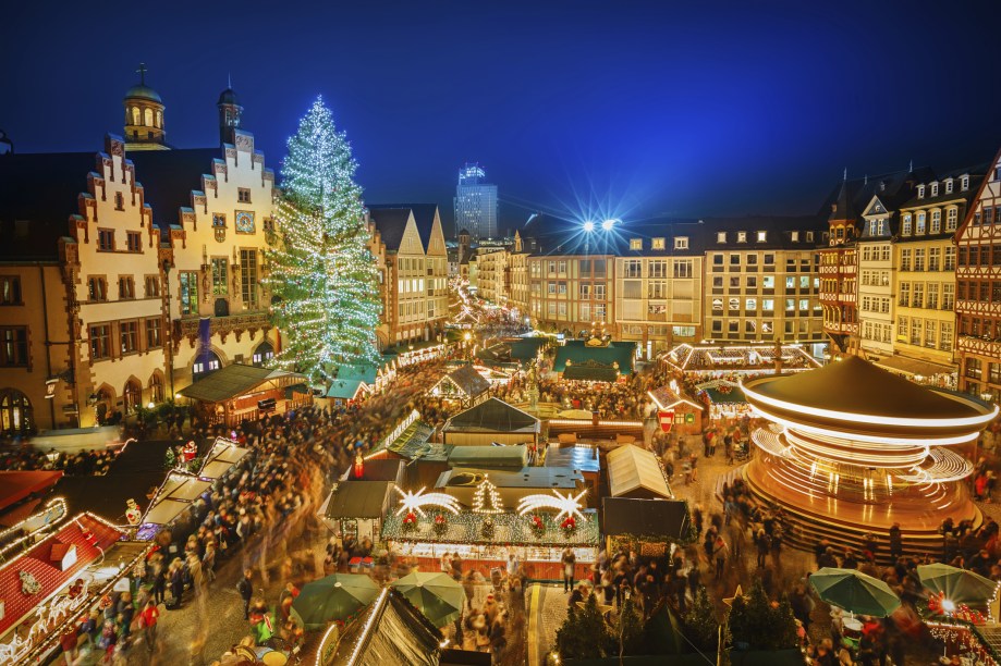 Durante as festividades natalinas, o Centro Histórico da Cidade Velha é tomado pelo comércio típico da data. As ruas ficam lindas e bem iluminadas com a decoração