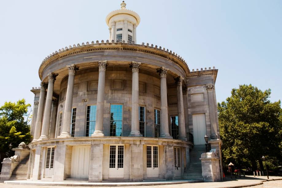 O Merchants Exchange Building é uma construção histórica, erguida em estilo grego, localizado no bairro de Old City, região onde a história dos Estados Unidos se concentra