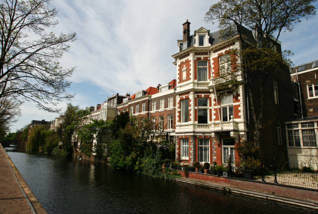 Charmosa, a cidade de Haia é repleta de casas e pequenas edificações históricas, repletas de cores Charmosa, a cidade de Haia é repleta de casas e pequenas edificações históricas, repletas de cores