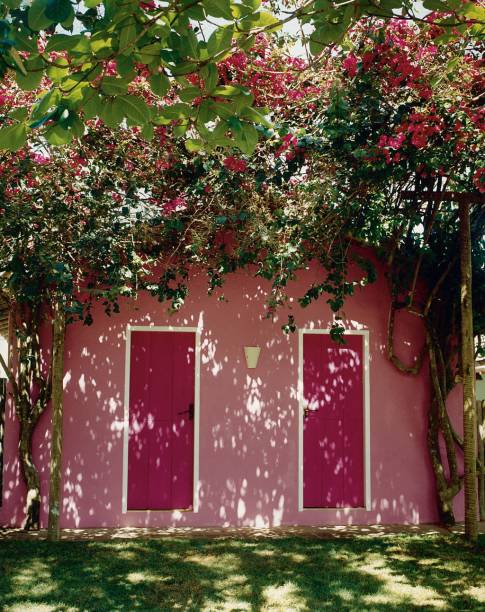 Fachada de uma das casas do Uxua, no Quadrado, hotel que está entre as escolhas do Guia Quatro Rodas