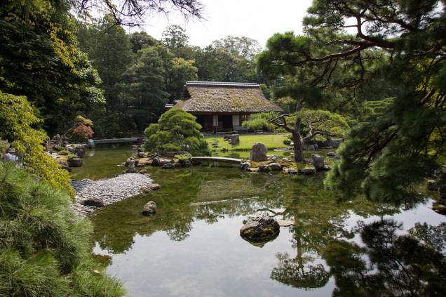 Os jardins são um elemento fundamental na proposta paisagística das casas japonesas e não são exceção na vila imperial Katsura Rikyu Os jardins são um elemento fundamental na proposta paisagística das casas japonesas e não são exceção na vila imperial Katsura Rikyu