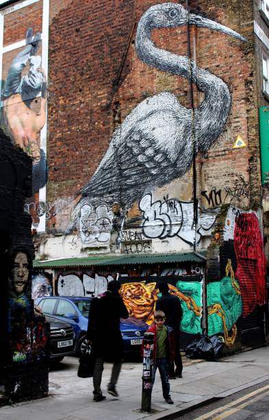 <strong>8. Pássaro: grafite do artista belga ROA </strong>Ao se deparar com essa parede, não deixe de gastar um tempinho admirando a ave do artista belga ROA, que, geralmente, produz imagens de animais e pássaros silvestres e urbanos que são nativos na área em que são pintados. Ele tem obras espalhadas em diversas partes do mundo, com destaque para os trabalhos na Nova Zelândia, como uma taturana produzida em janeiro de 2014